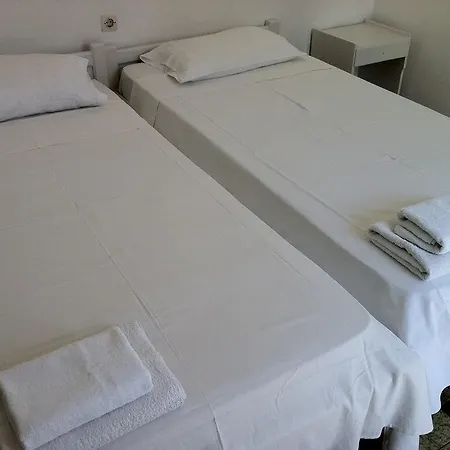 Nikos Town بيت ضيافة *